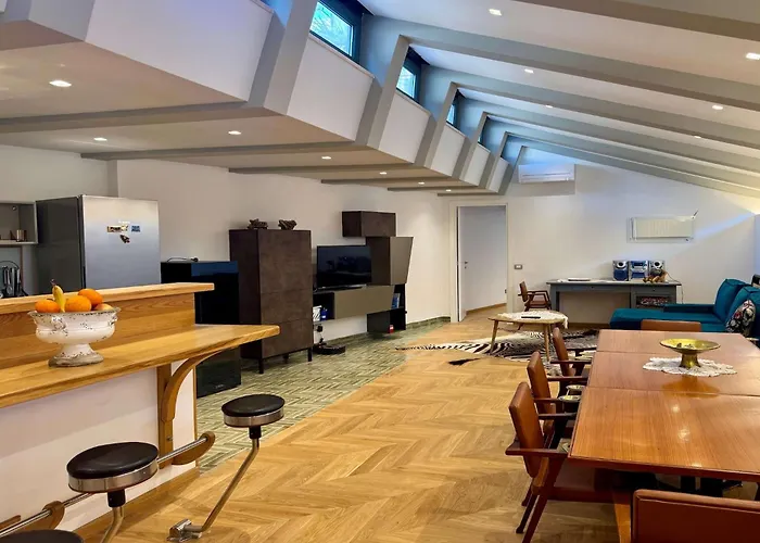 Spacious Loft In Aventine Area *